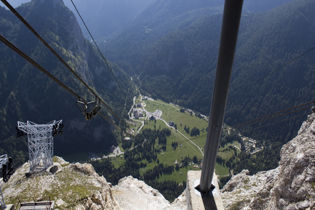 2011-08-19_08-42-54 cadore.jpg - Seilbahn von der Malga Ciapela zur Marmolada (unteres Teilstck)